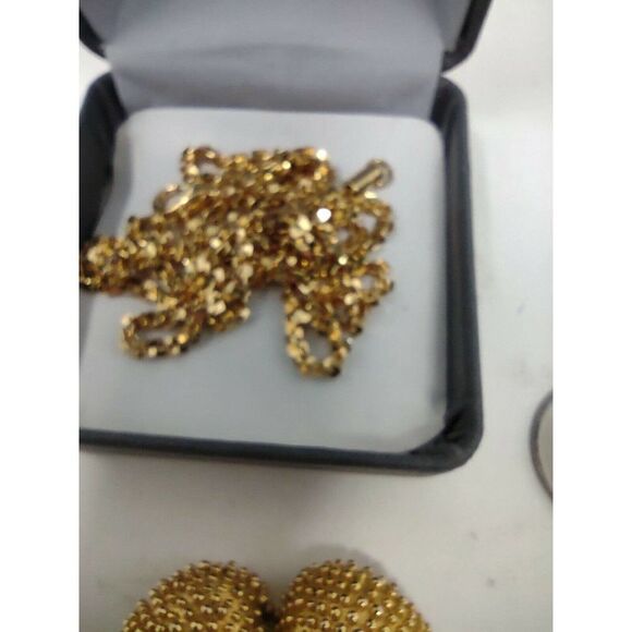 Gold Cluster Broach Tassels With Gold Necklace in Jewelry Box Vintage Interest - Picture 3 of 5